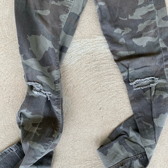 Vanilla Star camo pants - Picture 3 of 3